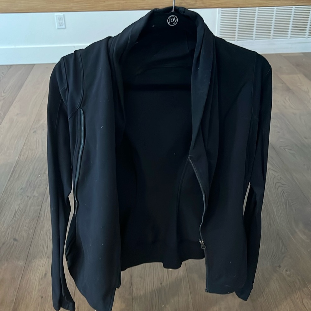 Lululemon jacket size 4